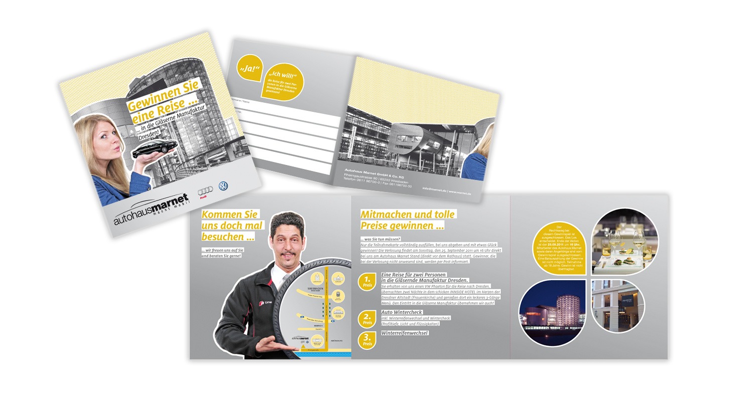 Eine gefaltete Broschüre in deutscher Sprache von Vollblut Autohaus Marnet mit Abbildungen einer Frau mit Autoschlüsseln, eines Mannes in Uniform, Stadtgebäuden und Autos. Gelbe Markierungen lenken die Aufmerksamkeit auf den Text, der zur Teilnahme an Gewinnspielen auffordert.