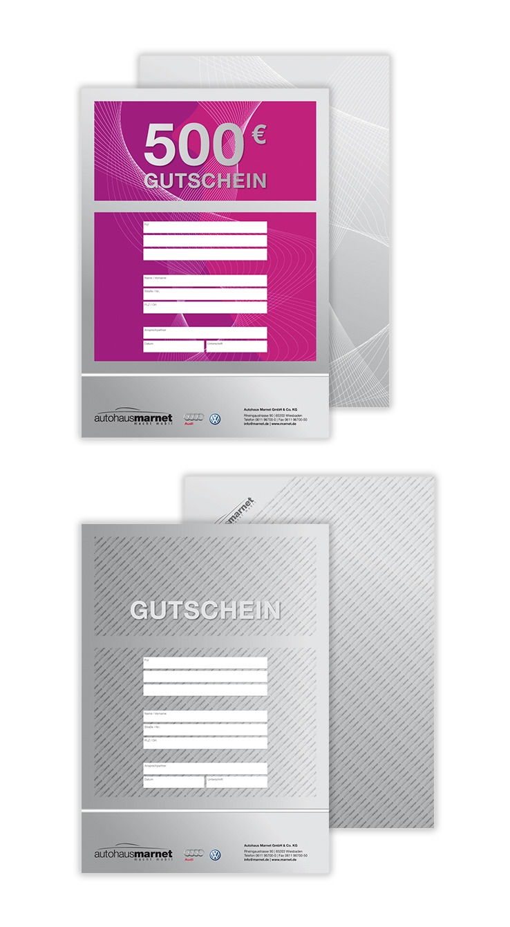 Zwei Gutscheinkarten, eine rosa (500€ Gutschein) und eine silberne, jeweils mit weißen leeren Feldern für Informationen. Am unteren Rand beider Karten sind Autologos und das Vollblut Autohaus Marnet Branding abgebildet.